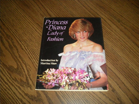 Princess Diana: Lady of Fashion Shaw, Martin - Wide World Maps & MORE!