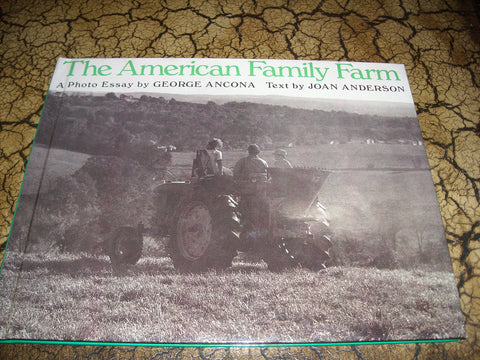 The American Family Farm [Hardcover] Anderson, Joan